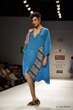 Model walk the ramp for Anupama Dayal Show at Wills Lifestyle India Fashion Week 2012 day 3 on 8th Oct 2012 (34).JPG
