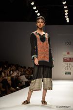Model walk the ramp for Anupama Dayal Show at Wills Lifestyle India Fashion Week 2012 day 3 on 8th Oct 2012 (54).JPG