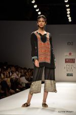 Model walk the ramp for Anupama Dayal Show at Wills Lifestyle India Fashion Week 2012 day 3 on 8th Oct 2012 (55).JPG