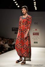 Model walk the ramp for Anupama Dayal Show at Wills Lifestyle India Fashion Week 2012 day 3 on 8th Oct 2012 (60).JPG