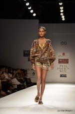 Model walk the ramp for Anupama Dayal Show at Wills Lifestyle India Fashion Week 2012 day 3 on 8th Oct 2012 (66).JPG
