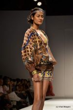 Model walk the ramp for Anupama Dayal Show at Wills Lifestyle India Fashion Week 2012 day 3 on 8th Oct 2012 (69).JPG