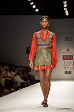 Model walk the ramp for Anupama Dayal Show at Wills Lifestyle India Fashion Week 2012 day 3 on 8th Oct 2012 (74).JPG