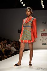 Model walk the ramp for Anupama Dayal Show at Wills Lifestyle India Fashion Week 2012 day 3 on 8th Oct 2012 (76).JPG