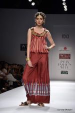 Model walk the ramp for Anupama Dayal Show at Wills Lifestyle India Fashion Week 2012 day 3 on 8th Oct 2012 (79).JPG