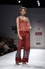 Model walk the ramp for Anupama Dayal Show at Wills Lifestyle India Fashion Week 2012 day 3 on 8th Oct 2012 (80).JPG