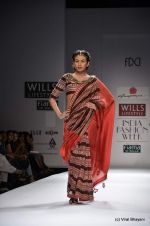 Model walk the ramp for Anupama Dayal Show at Wills Lifestyle India Fashion Week 2012 day 3 on 8th Oct 2012 (81).JPG