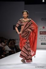 Model walk the ramp for Anupama Dayal Show at Wills Lifestyle India Fashion Week 2012 day 3 on 8th Oct 2012 (82).JPG