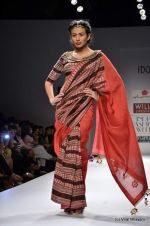 Model walk the ramp for Anupama Dayal Show at Wills Lifestyle India Fashion Week 2012 day 3 on 8th Oct 2012 (84).JPG