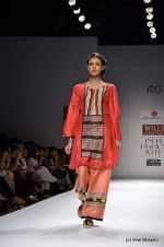 Model walk the ramp for Anupama Dayal Show at Wills Lifestyle India Fashion Week 2012 day 3 on 8th Oct 2012 (91).JPG