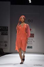 Model walk the ramp for Anupama Dayal Show at Wills Lifestyle India Fashion Week 2012 day 3 on 8th Oct 2012 (94).JPG