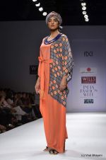 Model walk the ramp for Anupama Dayal Show at Wills Lifestyle India Fashion Week 2012 day 3 on 8th Oct 2012 (99).JPG