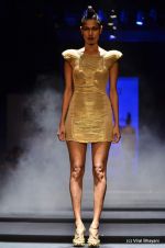 Model walk the ramp for Rajesh Pratap Singh Show at Wills Lifestyle India Fashion Week 2012 day 2 on 7th Oct 2012 (30336460).JPG