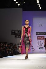 Model walk the ramp for Abhi Singh Show at Wills Lifestyle India Fashion Week 2012 day 4 on 9th Oct 2012 (22).JPG
