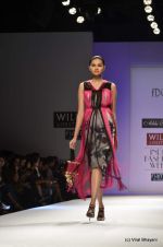 Model walk the ramp for Abhi Singh Show at Wills Lifestyle India Fashion Week 2012 day 4 on 9th Oct 2012 (23).JPG