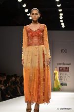 Model walk the ramp for Preeti Jhawar Show at Wills Lifestyle India Fashion Week 2012 day 4 on 9th Oct 2012 (25).JPG