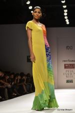 Model walk the ramp for Preeti Jhawar Show at Wills Lifestyle India Fashion Week 2012 day 4 on 9th Oct 2012 (28).JPG