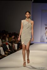 Model walk the ramp for Ritesh Kumar Show at Wills Lifestyle India Fashion Week 2012 day 4 on 9th Oct 2012 (46).JPG