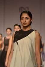 Model walk the ramp for Vaishali S Show at Wills Lifestyle India Fashion Week 2012 day 4 on 9th Oct 2012 (59).JPG