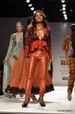 Tannishtha Chatterjee walk the ramp for Rahul Singh Show at Wills Lifestyle India Fashion Week 2012 day 4 on 9th Oct 2012 (103).JPG