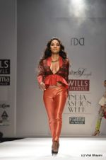 Tannishtha Chatterjee walk the ramp for Rahul Singh Show at Wills Lifestyle India Fashion Week 2012 day 4 on 9th Oct 2012 (88).JPG