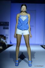 Model walk the ramp for Anand Bhushan Show at Wills Lifestyle India Fashion Week 2012 day 4 on 9th Oct 2012 (24).JPG