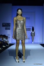 Model walk the ramp for Anand Bhushan Show at Wills Lifestyle India Fashion Week 2012 day 4 on 9th Oct 2012 (71).JPG