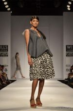 Model walk the ramp for Ashish Soni Show at Wills Lifestyle India Fashion Week 2012 day 4 on 9th Oct 2012 (30).JPG