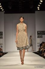 Model walk the ramp for Ashish Soni Show at Wills Lifestyle India Fashion Week 2012 day 4 on 9th Oct 2012 (37).JPG
