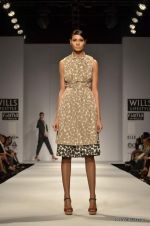 Model walk the ramp for Ashish Soni Show at Wills Lifestyle India Fashion Week 2012 day 4 on 9th Oct 2012 (39).JPG
