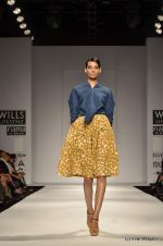 Model walk the ramp for Ashish Soni Show at Wills Lifestyle India Fashion Week 2012 day 4 on 9th Oct 2012 (54).JPG