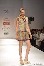 Model walk the ramp for Charu Parashar Show at Wills Lifestyle India Fashion Week 2012 day 5 on 10th Oct 2012 (34).JPG
