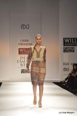 Model walk the ramp for Charu Parashar Show at Wills Lifestyle India Fashion Week 2012 day 5 on 10th Oct 2012 (57).JPG