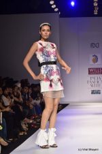 Model walk the ramp for Hemant and Nandita Show at Wills Lifestyle India Fashion Week 2012 day 5 on 10th Oct 2012 (144).JPG