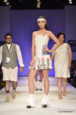 Model walk the ramp for Hemant and Nandita Show at Wills Lifestyle India Fashion Week 2012 day 5 on 10th Oct 2012 (163).JPG