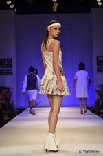 Model walk the ramp for Hemant and Nandita Show at Wills Lifestyle India Fashion Week 2012 day 5 on 10th Oct 2012 (85).JPG