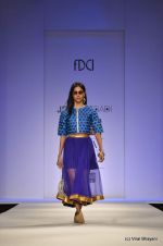 Model walk the ramp for Jenjum Gadi Show at Wills Lifestyle India Fashion Week 2012 day 5 on 10th Oct 2012 (3).JPG