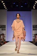 Model walk the ramp for Jenjum Gadi Show at Wills Lifestyle India Fashion Week 2012 day 5 on 10th Oct 2012 (44).JPG