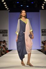 Model walk the ramp for Jenjum Gadi Show at Wills Lifestyle India Fashion Week 2012 day 5 on 10th Oct 2012 (75).JPG