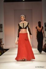 Model walk the ramp for Joymitra Show at Wills Lifestyle India Fashion Week 2012 day 5 on 10th Oct 2012 (107).JPG