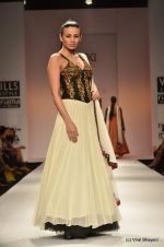 Model walk the ramp for Joymitra Show at Wills Lifestyle India Fashion Week 2012 day 5 on 10th Oct 2012 (127).JPG