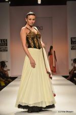 Model walk the ramp for Joymitra Show at Wills Lifestyle India Fashion Week 2012 day 5 on 10th Oct 2012 (128).JPG