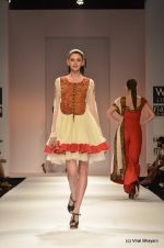 Model walk the ramp for Joymitra Show at Wills Lifestyle India Fashion Week 2012 day 5 on 10th Oct 2012 (139).JPG