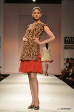 Model walk the ramp for Joymitra Show at Wills Lifestyle India Fashion Week 2012 day 5 on 10th Oct 2012 (145).JPG