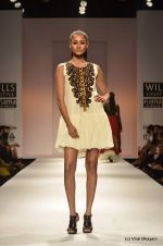 Model walk the ramp for Joymitra Show at Wills Lifestyle India Fashion Week 2012 day 5 on 10th Oct 2012 (158).JPG