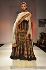 Model walk the ramp for Joymitra Show at Wills Lifestyle India Fashion Week 2012 day 5 on 10th Oct 2012 (183).JPG