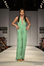 Model walk the ramp for Pia Pauro Show at Wills Lifestyle India Fashion Week 2012 day 5 on 10th Oct 2012 (92).JPG