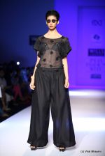 Model walk the ramp for Raj Shroff Show at Wills Lifestyle India Fashion Week 2012 day 5 on 10th Oct 2012 (107).JPG