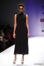 Model walk the ramp for Raj Shroff Show at Wills Lifestyle India Fashion Week 2012 day 5 on 10th Oct 2012 (114).JPG