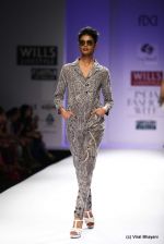 Model walk the ramp for Raj Shroff Show at Wills Lifestyle India Fashion Week 2012 day 5 on 10th Oct 2012 (133).JPG